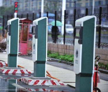 The street lamp acts as a charging pile, and Britain's first new electric avenue is built!